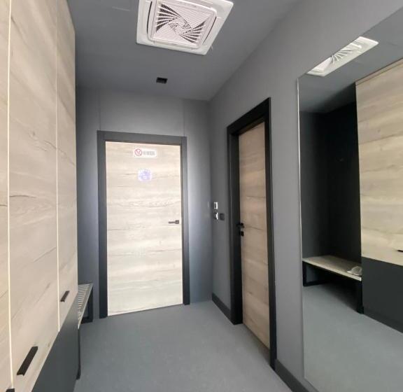 اتاق لوکس, Super Seven Inn