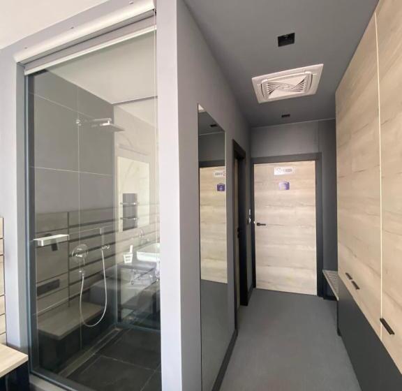 اتاق لوکس, Super Seven Inn