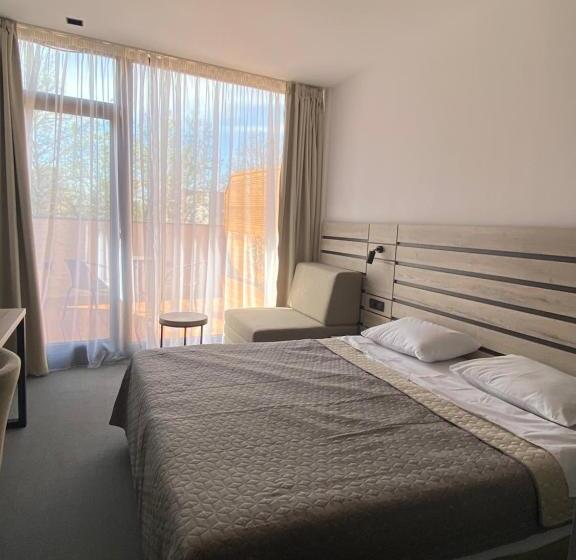 اتاق لوکس, Super Seven Inn