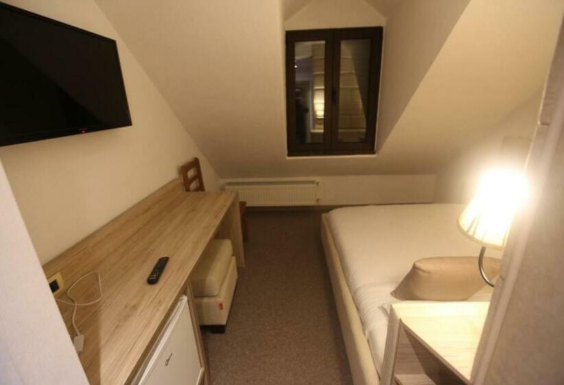 이코노미 싱글 룸, Alpin Llogara