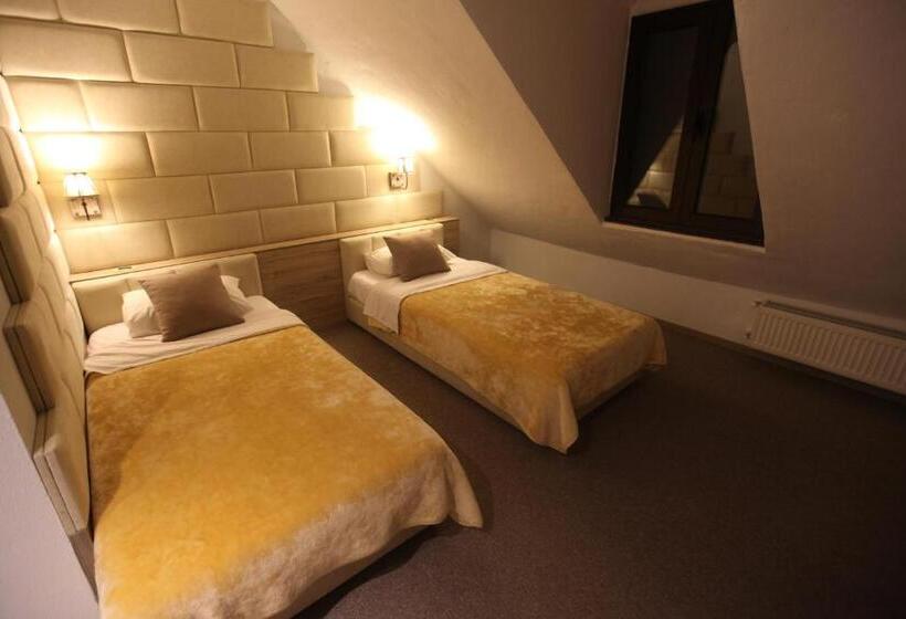 이코노미 룸, Alpin Llogara