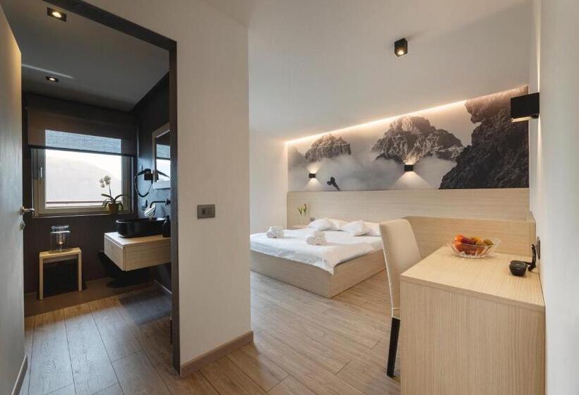 חדר סופריור לשלושה, Castel Mani