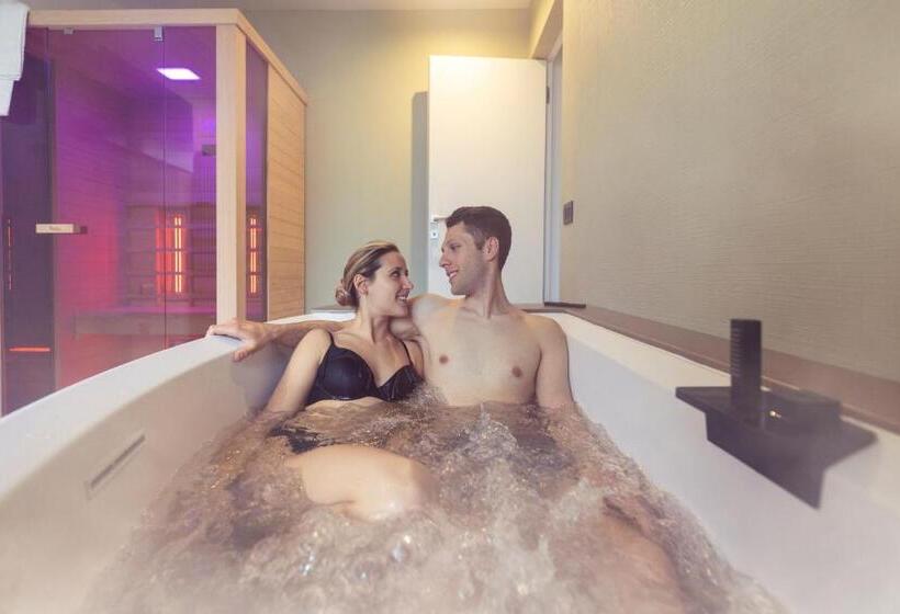 סוויטה עם ג'קוזי, Castel Mani