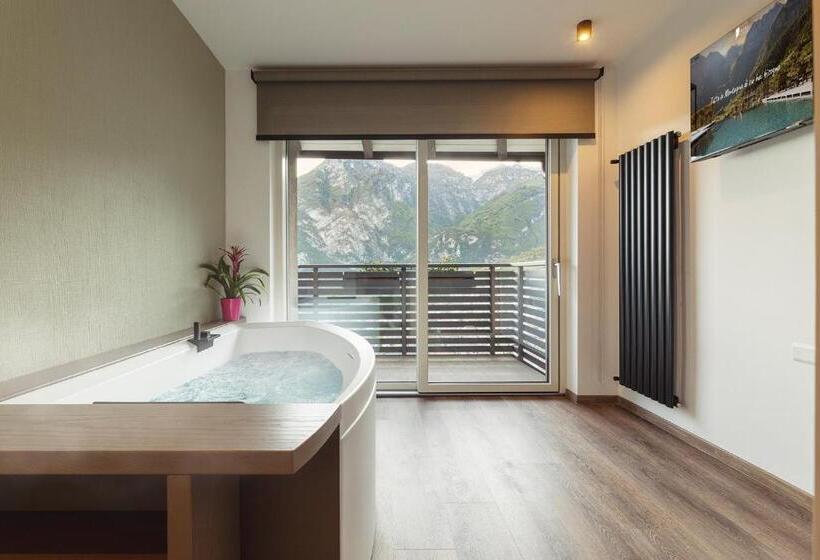 סוויטה עם ג'קוזי, Castel Mani