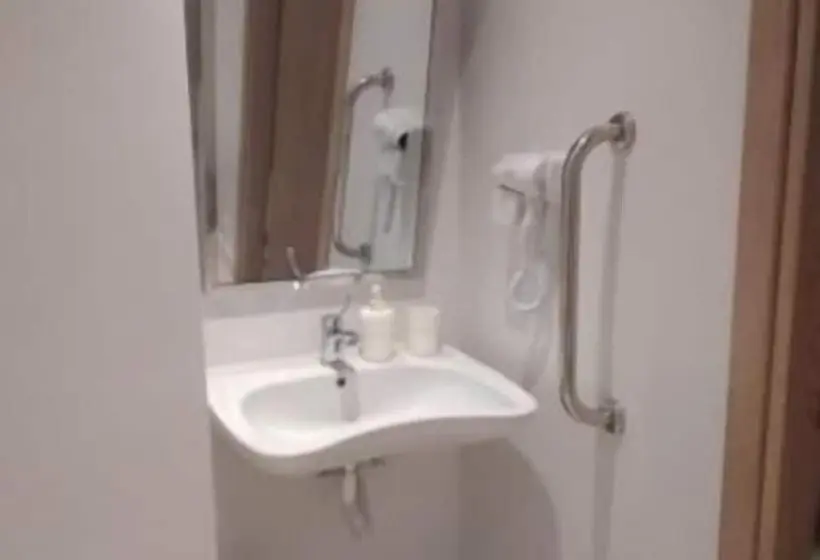 身障者適用スタンダードルーム, Gallery Suites & Residences