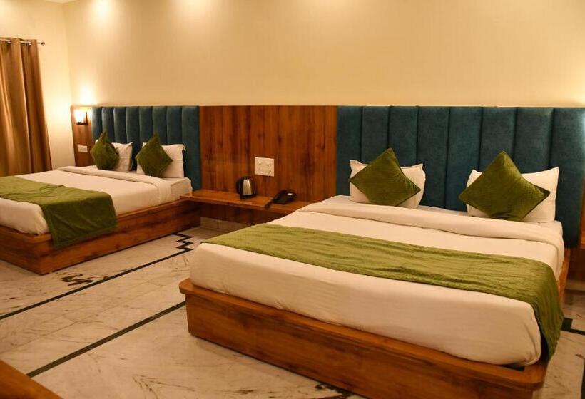 اتاق لوکس خانوادگی, Shivansh Inn Resort