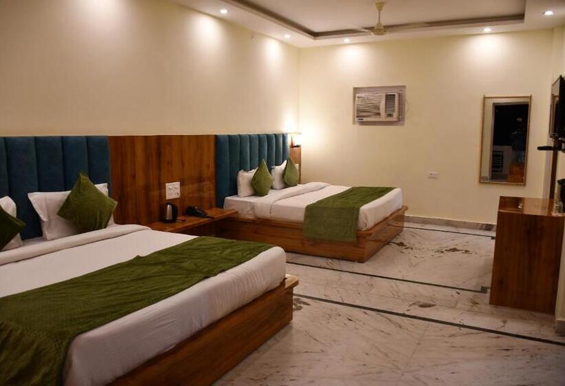 デラックスファミリールーム, Shivansh Inn Resort