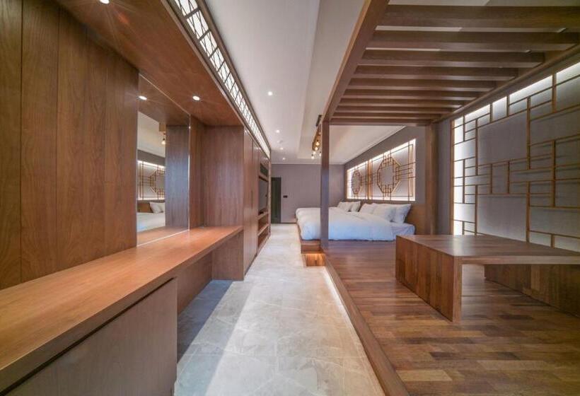 테라스 스위트, Yeon Hwa Moon