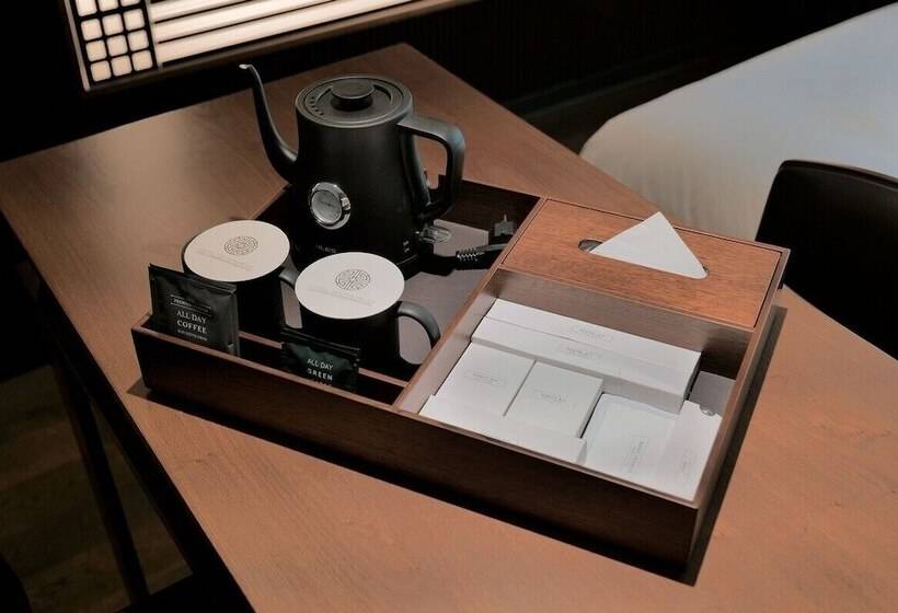 디럭스 룸, Yeon Hwa Moon