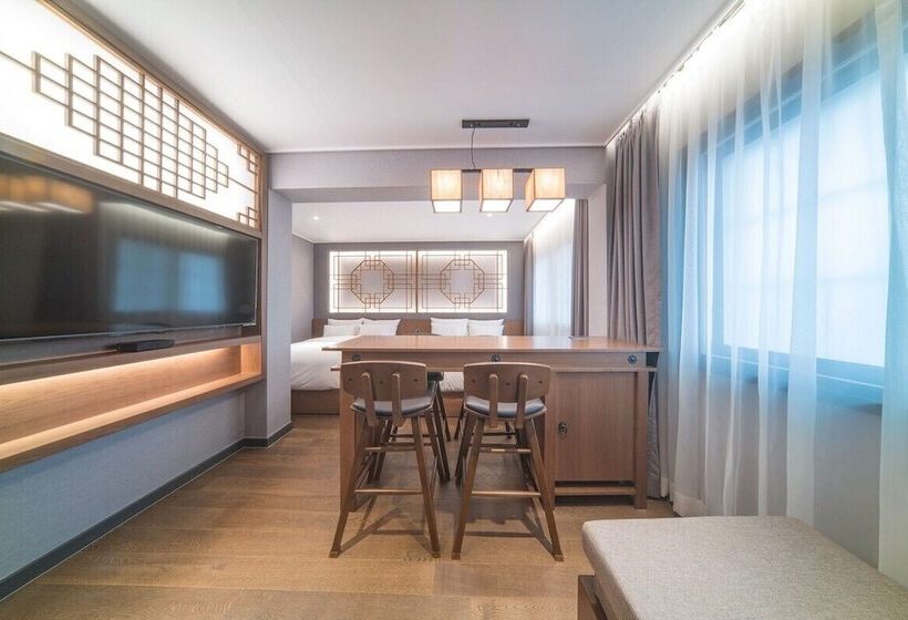 패밀리 스위트, Yeon Hwa Moon