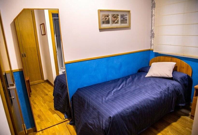 اتاق استاندارد یک نفره, Hostal Montaloya