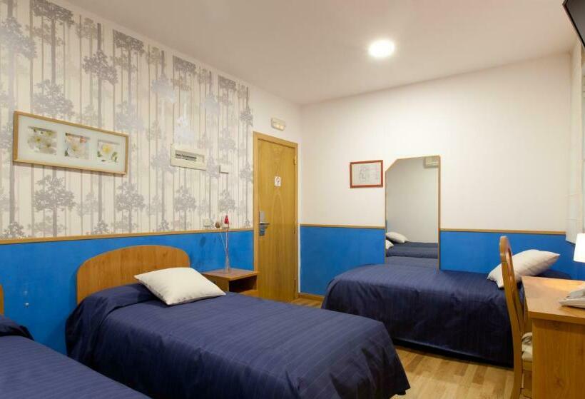 اتاق استاندارد سه نفره, Hostal Montaloya
