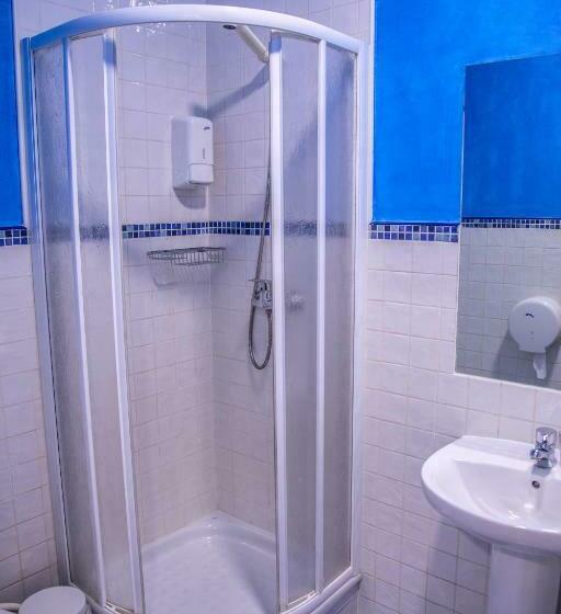 اتاق استاندارد سه نفره, Hostal Montaloya