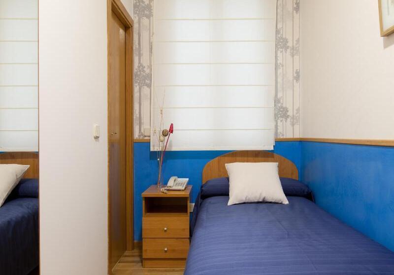 اتاق استاندارد یک نفره, Hostal Montaloya