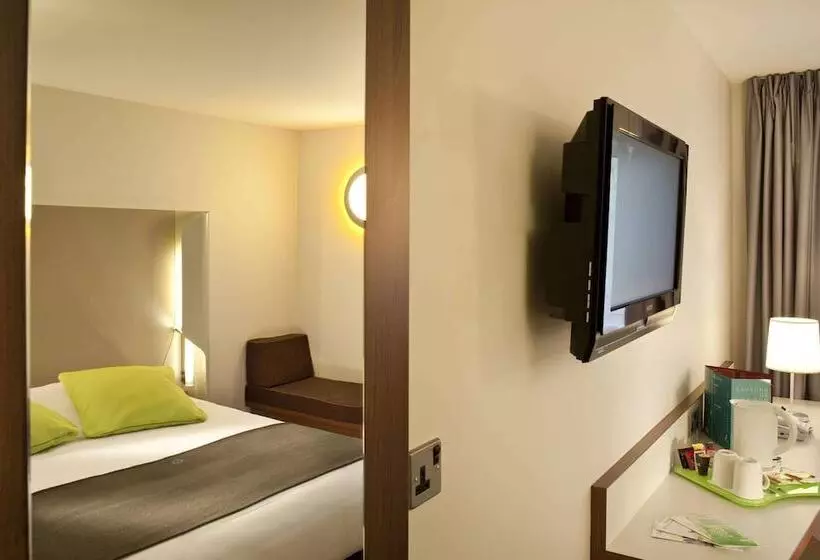 ダブルベッドスタンダードルーム, Campanile Hotel Northampton
