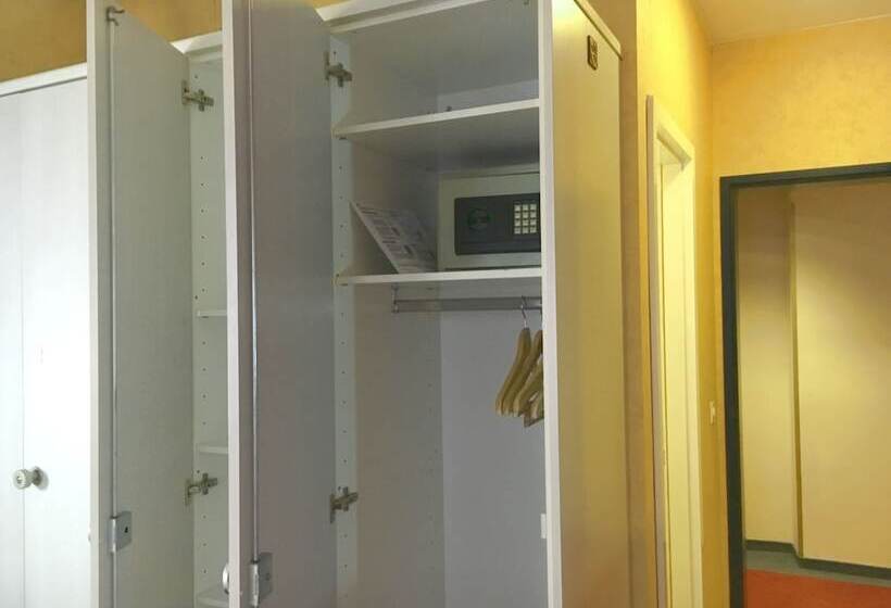 Üç Kişilik Standart Oda, Falken