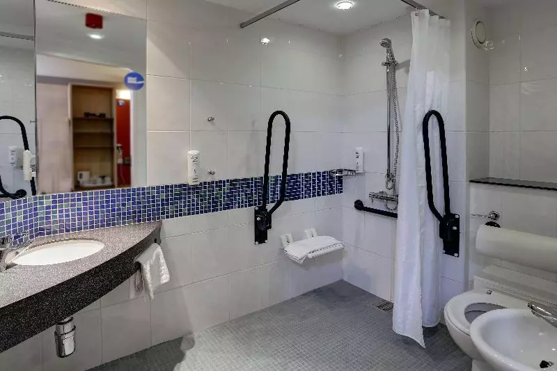 身障者適用スタンダードルーム, Holiday Inn Express Folkestone Channel Tunnel, An Ihg