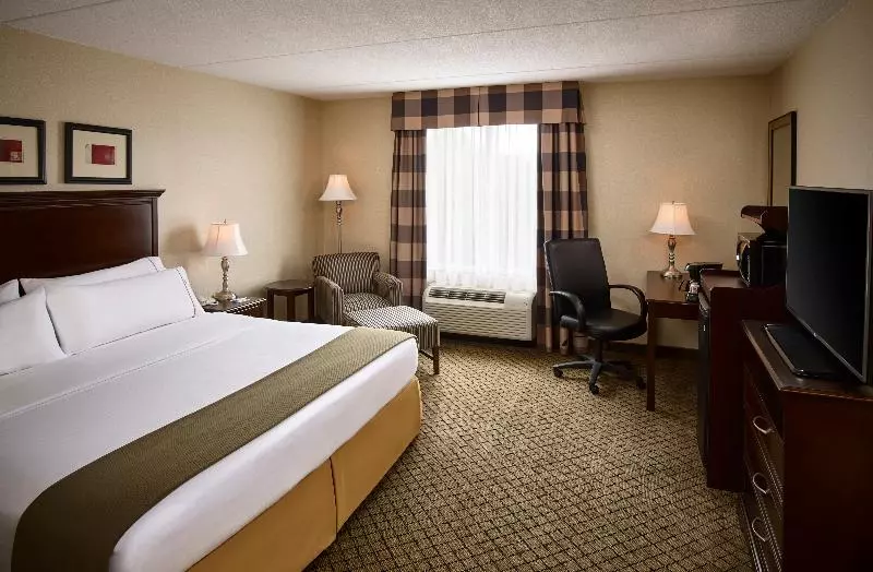 キングサイズベッドのスタンダードルーム, Holiday Inn Express & Suites Huntsville, An Ihg