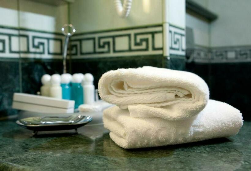 غرفة كلاسيكية فردية, More