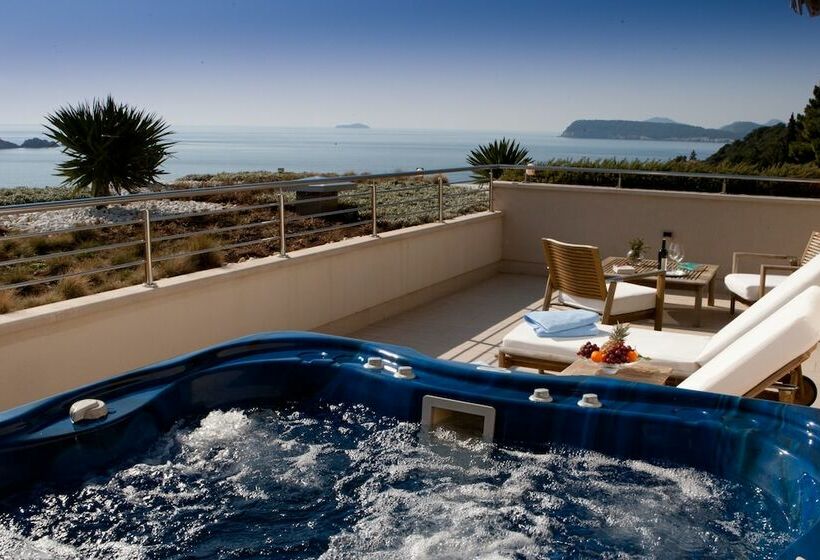 Deluxe Suite Sea View, More