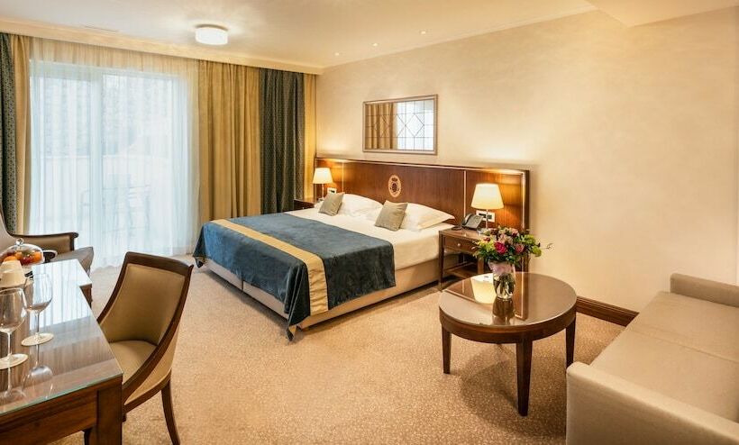 غرفة كلاسيكية, More