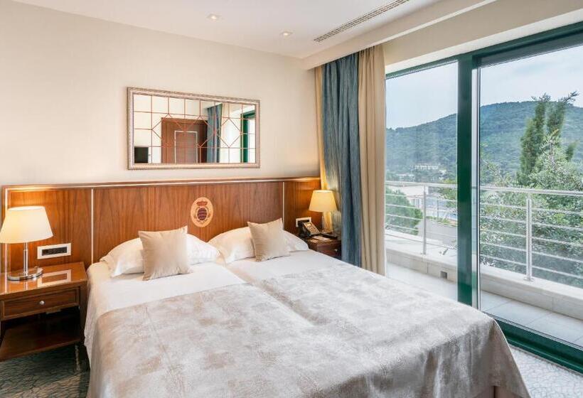 جناح ذو إطلالة جانبية على البحر, More