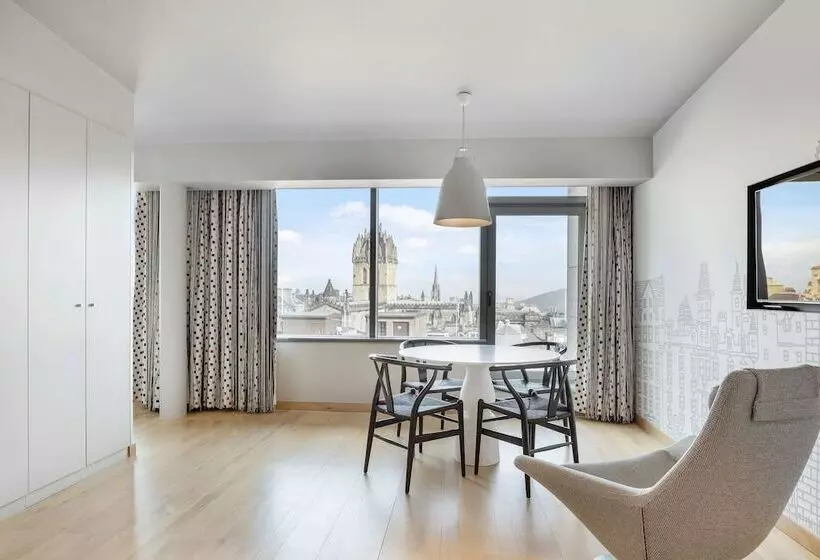 سوییت جونیور, Radisson Collection Hotel, Royal Mile Edinburgh