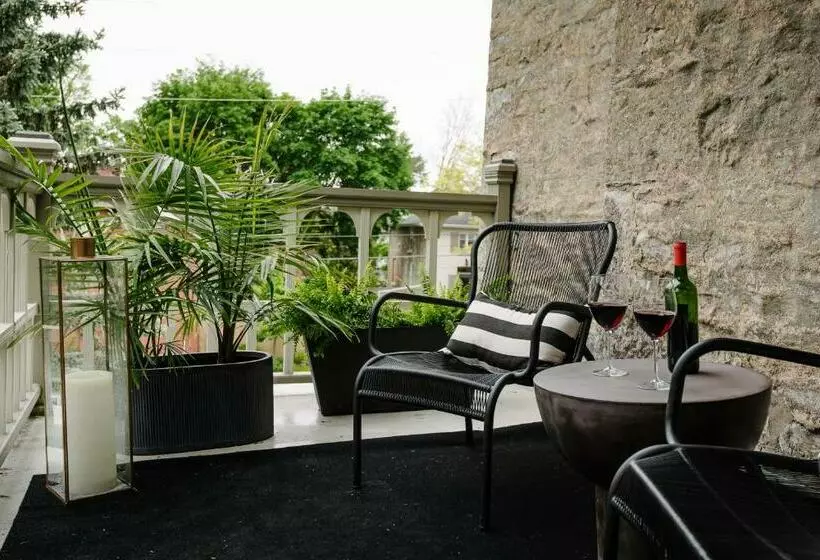 اتاق لوکس با بالکن, Rosemount Inn