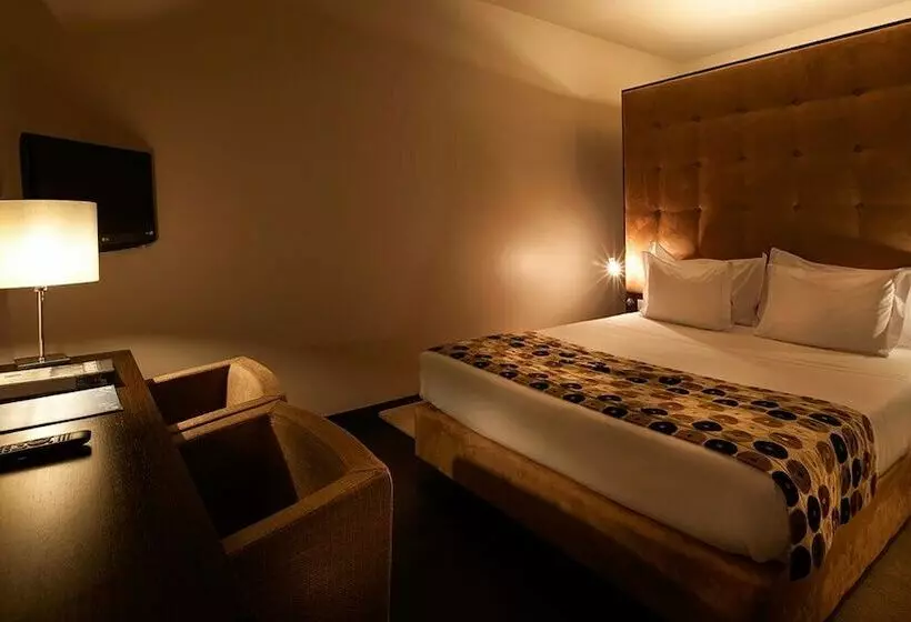 اتاق استاندارد با چشم‌انداز باغ, Douro Palace Hotel Resort & Spa