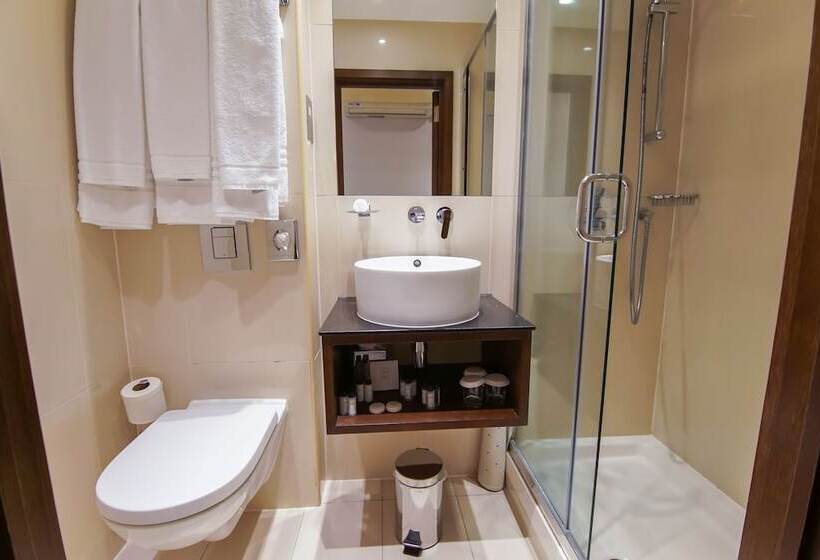 Номер Клуб, Hyde Park International