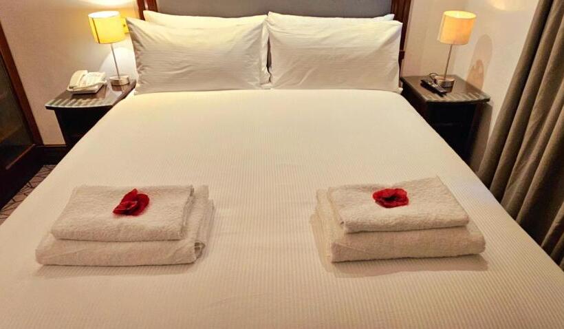 Номер Стандарт, Hyde Park International