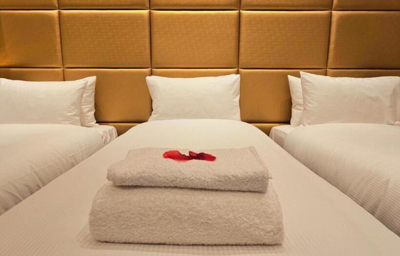 Номер Клуб Трехместный, Hyde Park International