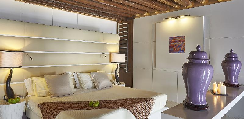 سوییت سوپریور, Sina Centurion Palace