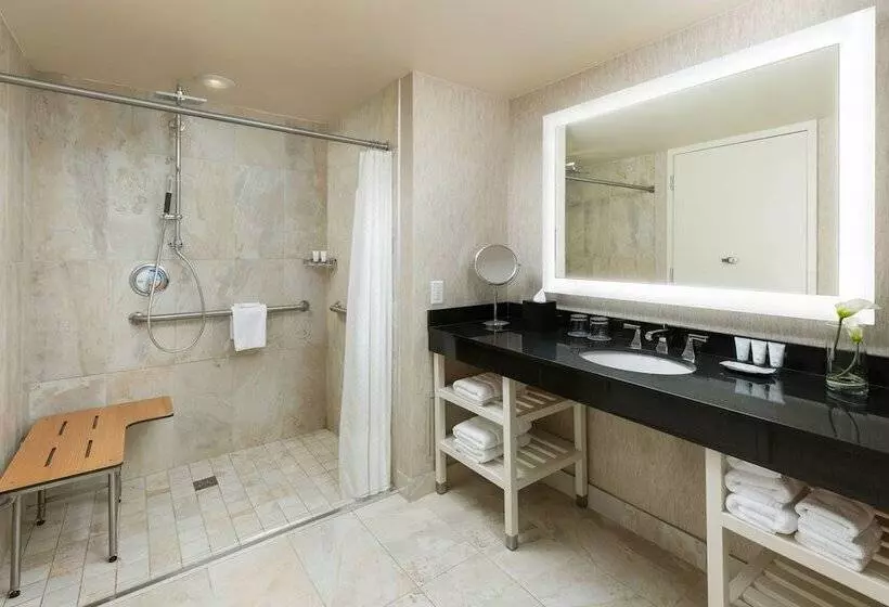 سوییت اجرایی, The Westin Arlington