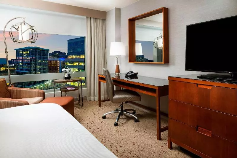 اتاق استاندارد با تخت بزرگ, The Westin Arlington