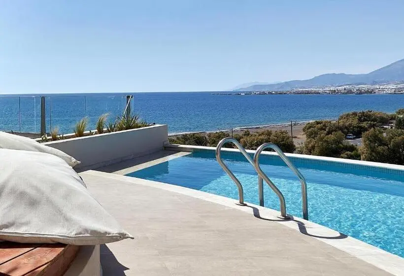 سوئیت جونیور با استخر, Enorme Santanna Beach