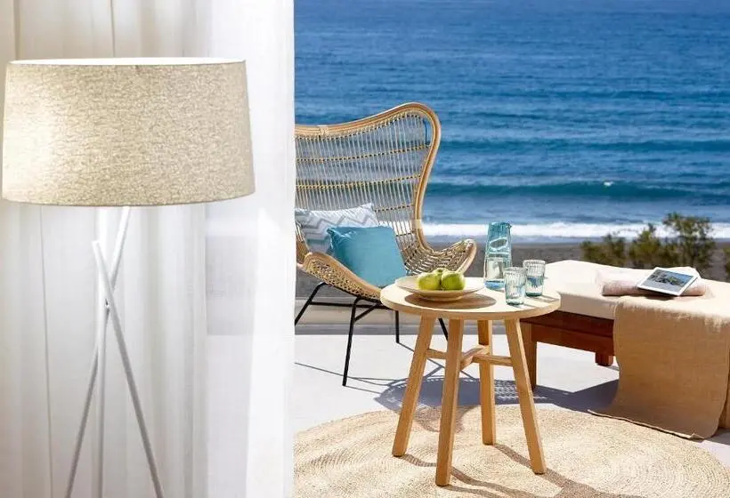 سوئیت جونیور با استخر, Enorme Santanna Beach