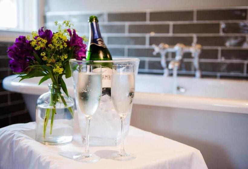 デラックスルーム, The White Hart, Overton