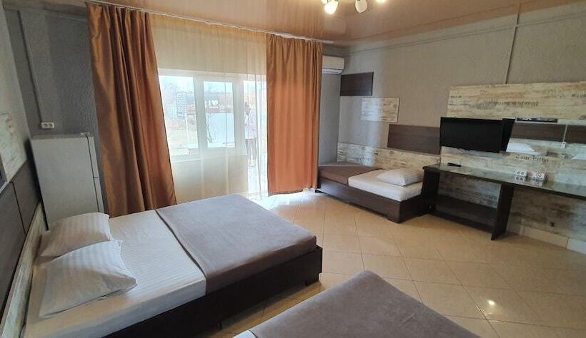 اتاق استاندارد چهار تخته, Nar Motel