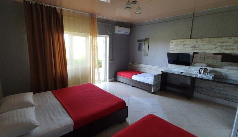 اتاق استاندارد چهار تخته, Nar Motel