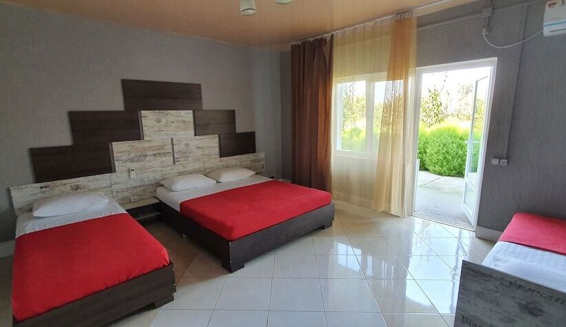 اتاق استاندارد چهار تخته, Nar Motel