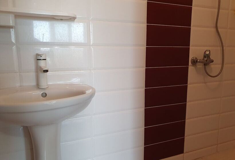 اتاق سوپریور چهار تخته, Nar Motel