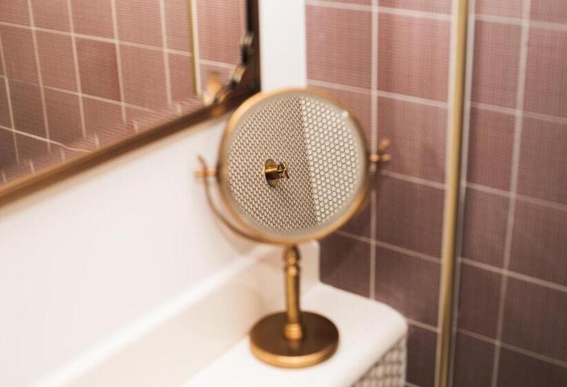 장애인을 위한 킹사이즈 침대 스탠다드 룸, Civilian