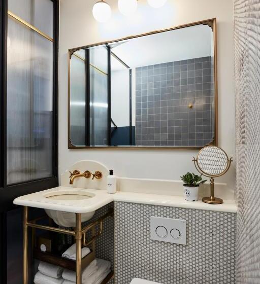 장애인을 위한 킹사이즈 침대 스탠다드 룸, Civilian