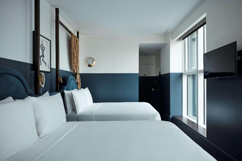 스탠다드 룸, Civilian