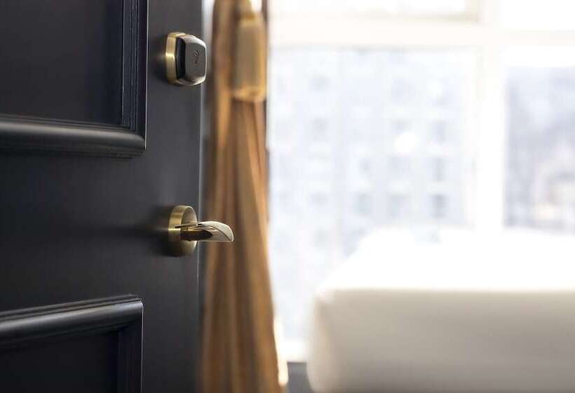 스탠다드 룸, Civilian