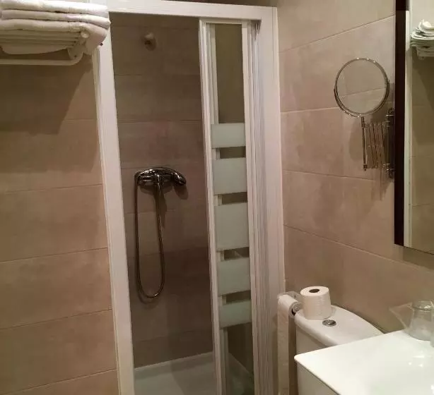 اتاق استاندارد سه نفره, Hostal San Martin