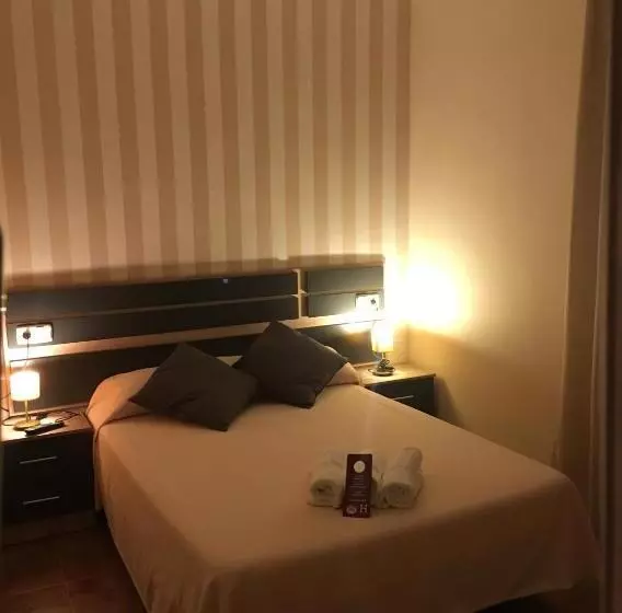 اتاق استاندارد سه نفره, Hostal San Martin