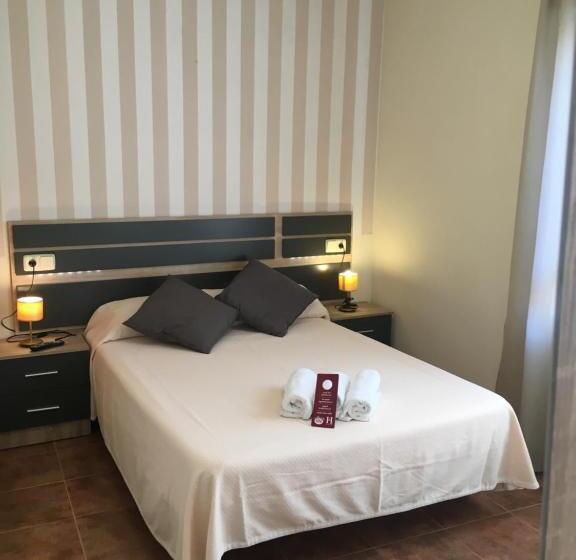 اتاق استاندارد سه نفره, Hostal San Martin