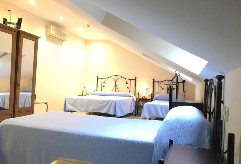 Четырехместный Номер Стандарт, Hostal San Martin